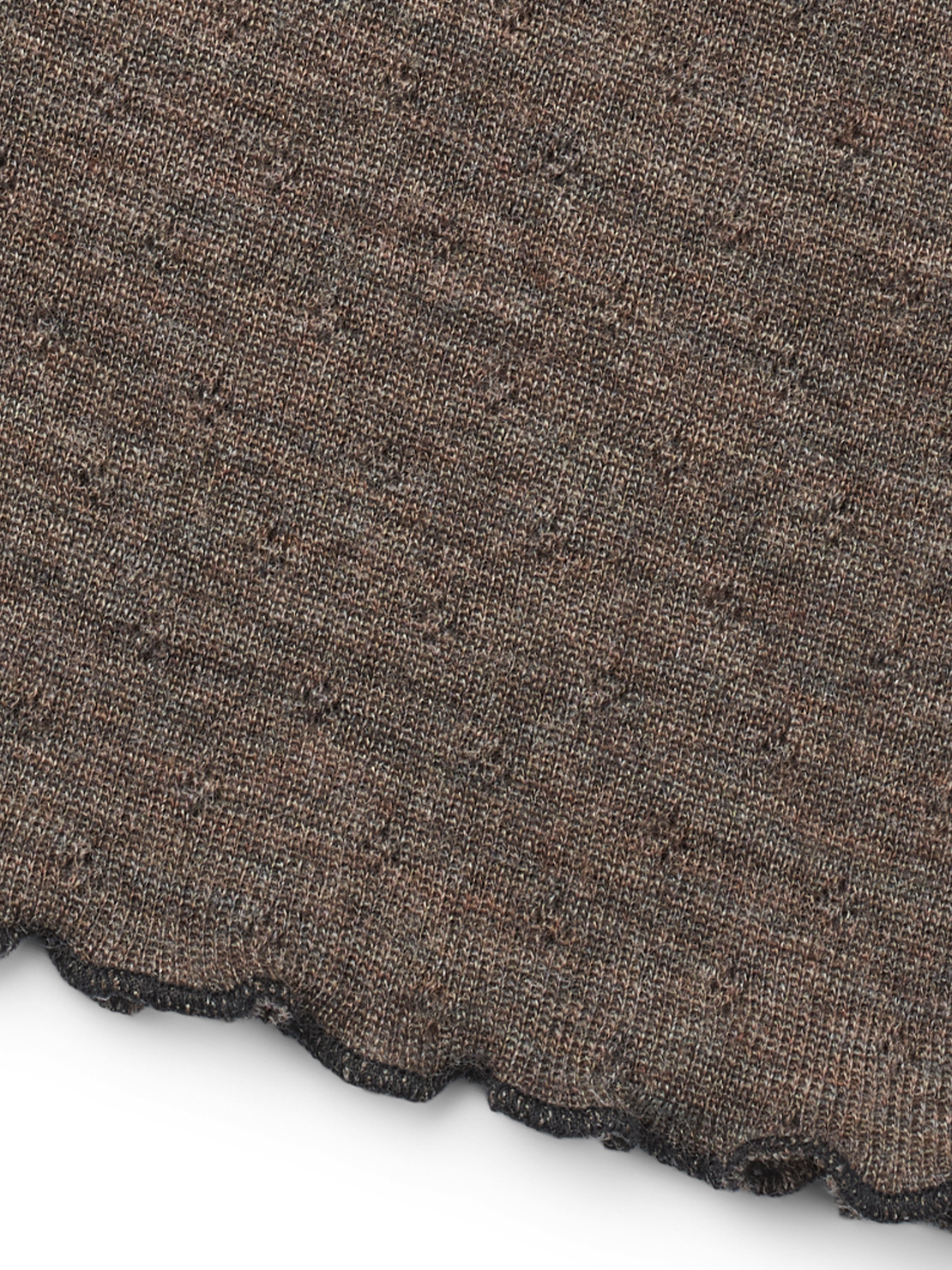Dreieckstuch mit Löchli-Muster in Wood Melange