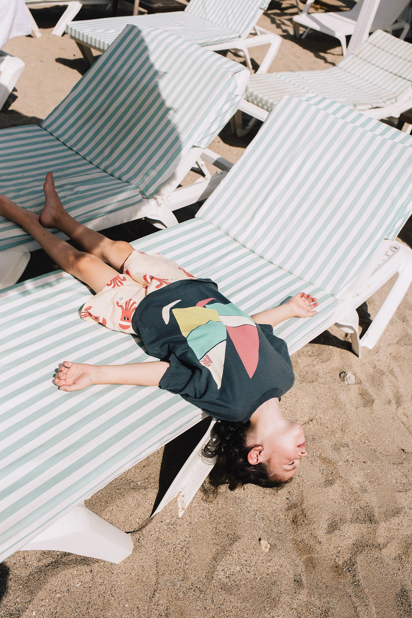 SALE: T-shirt Anthrazit mit Windsurf von Lötiekids
