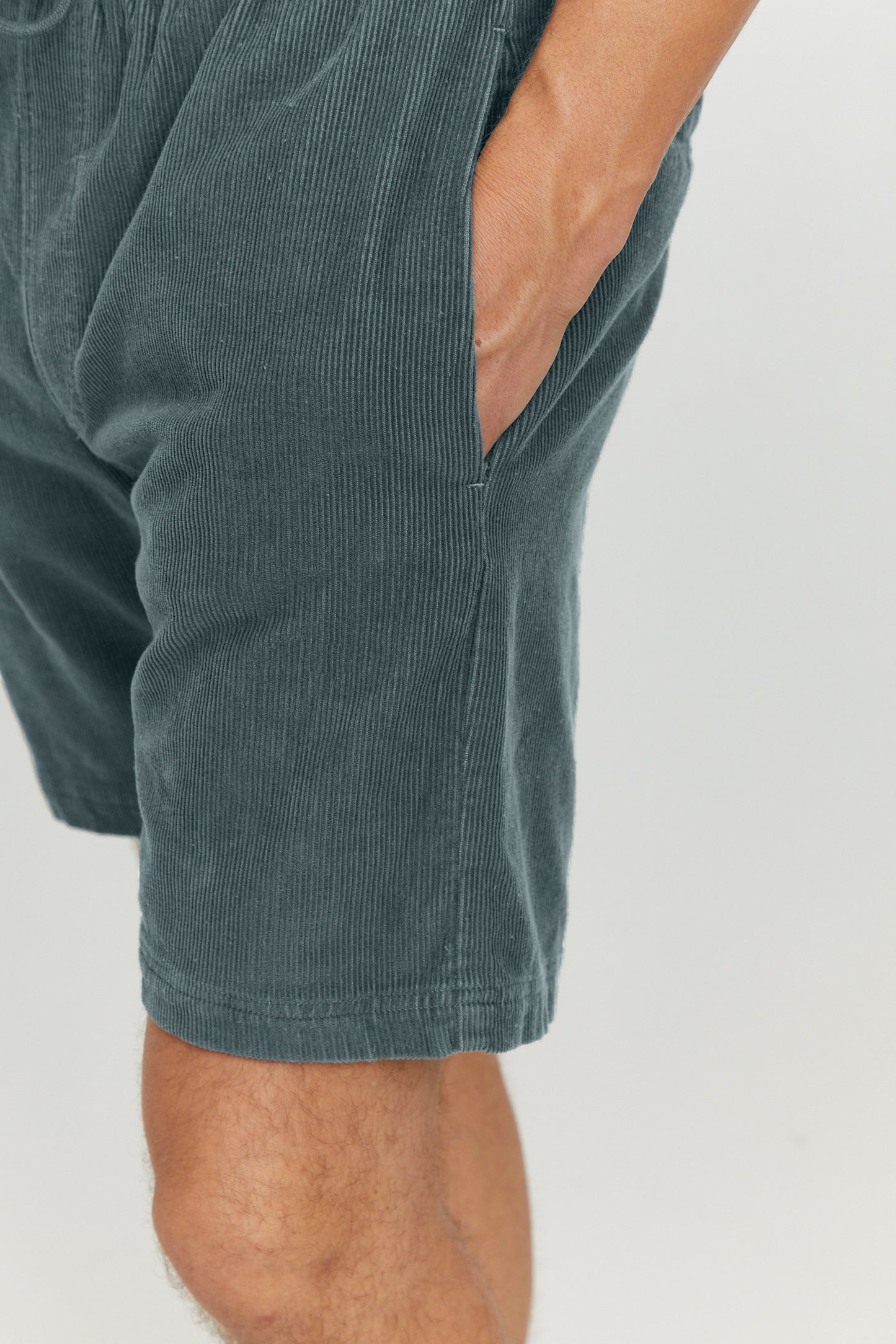Leichte Cord-Shorts in Bottle von Mazine