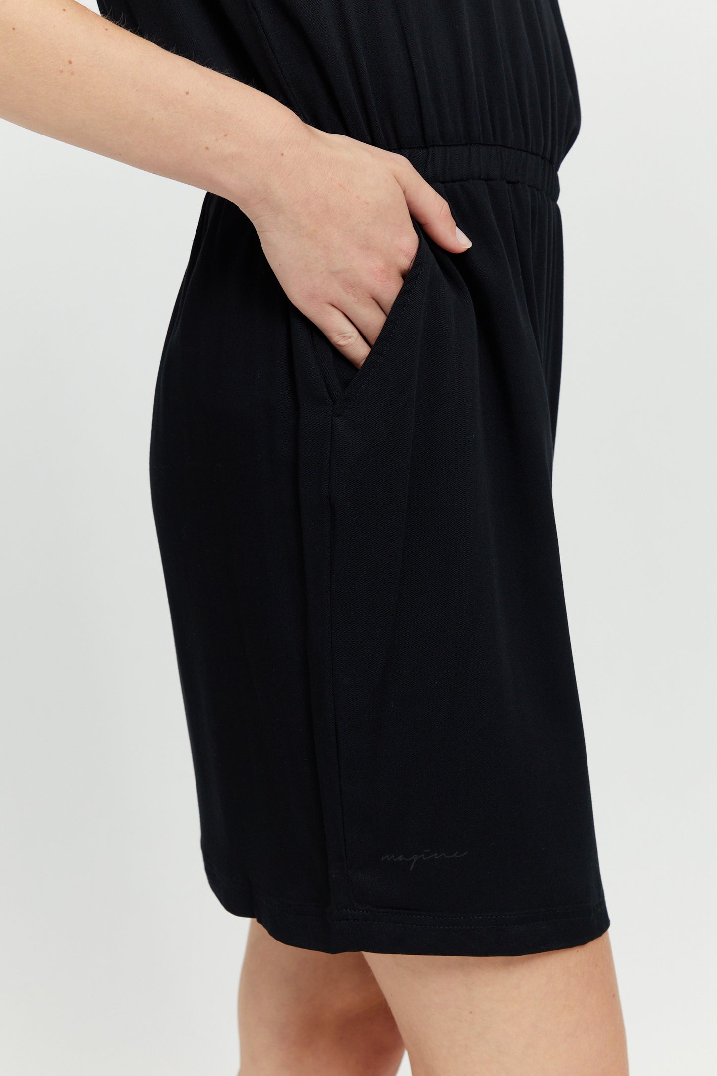 Sommerkleid in Schwarz von Mazine