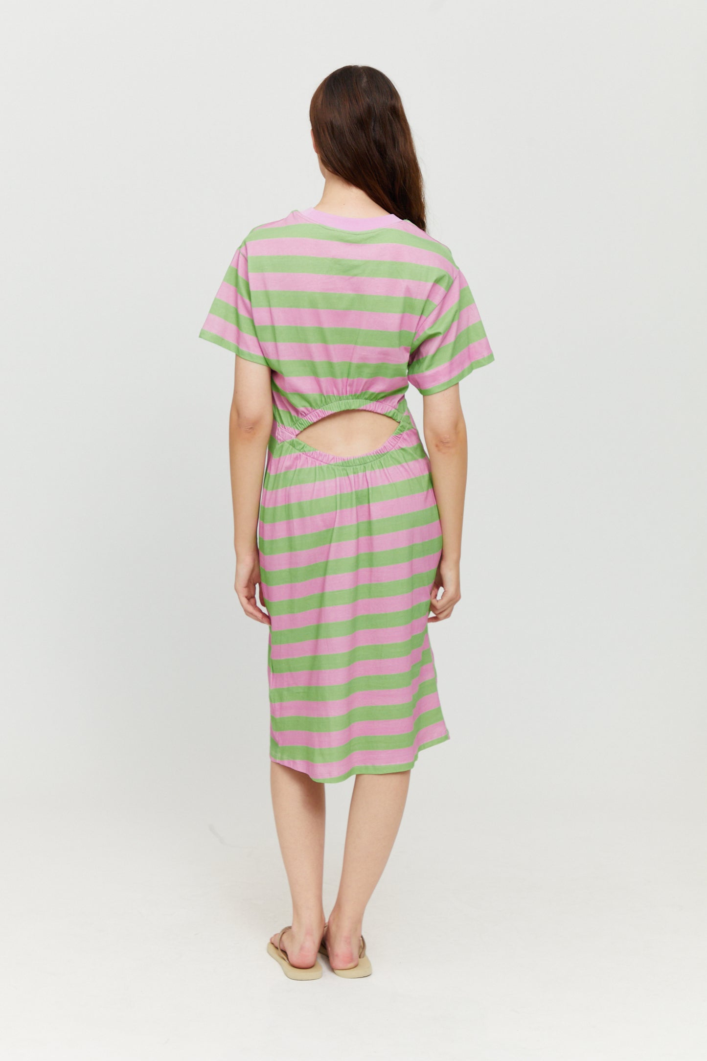 Sommerkleid gestreift mit Cut-Out auf der Rückseite von Mazine