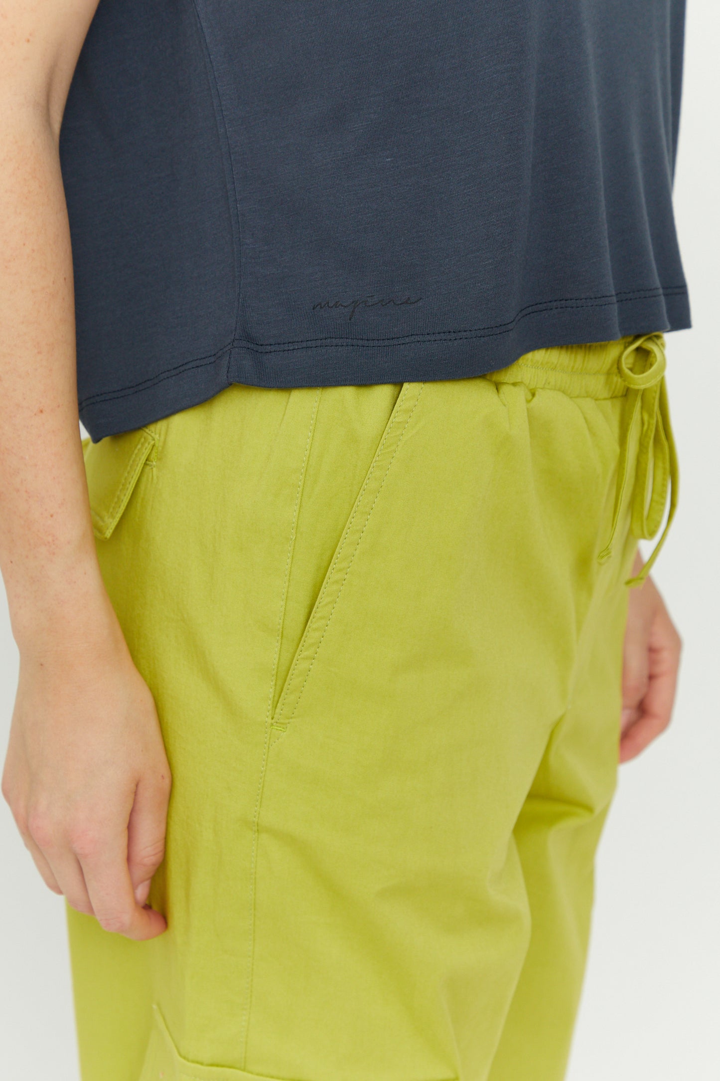 T-shirt aus Ecovero in Tintenblau von Mazine