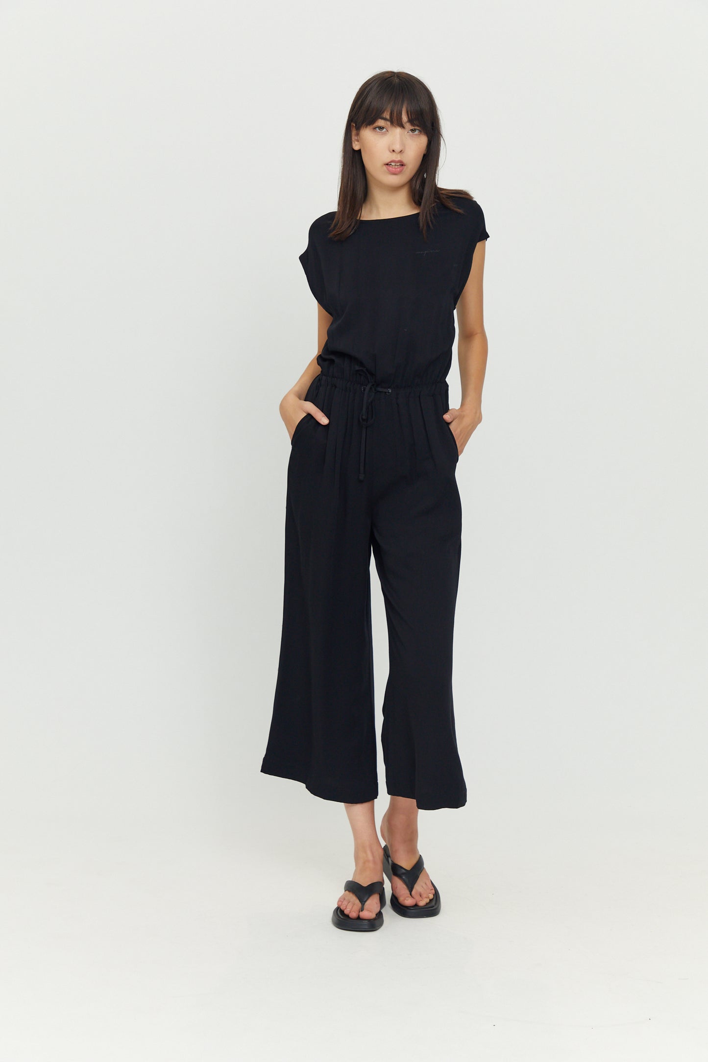 Jumpsuit Ecovero in Schwarz von Mazine