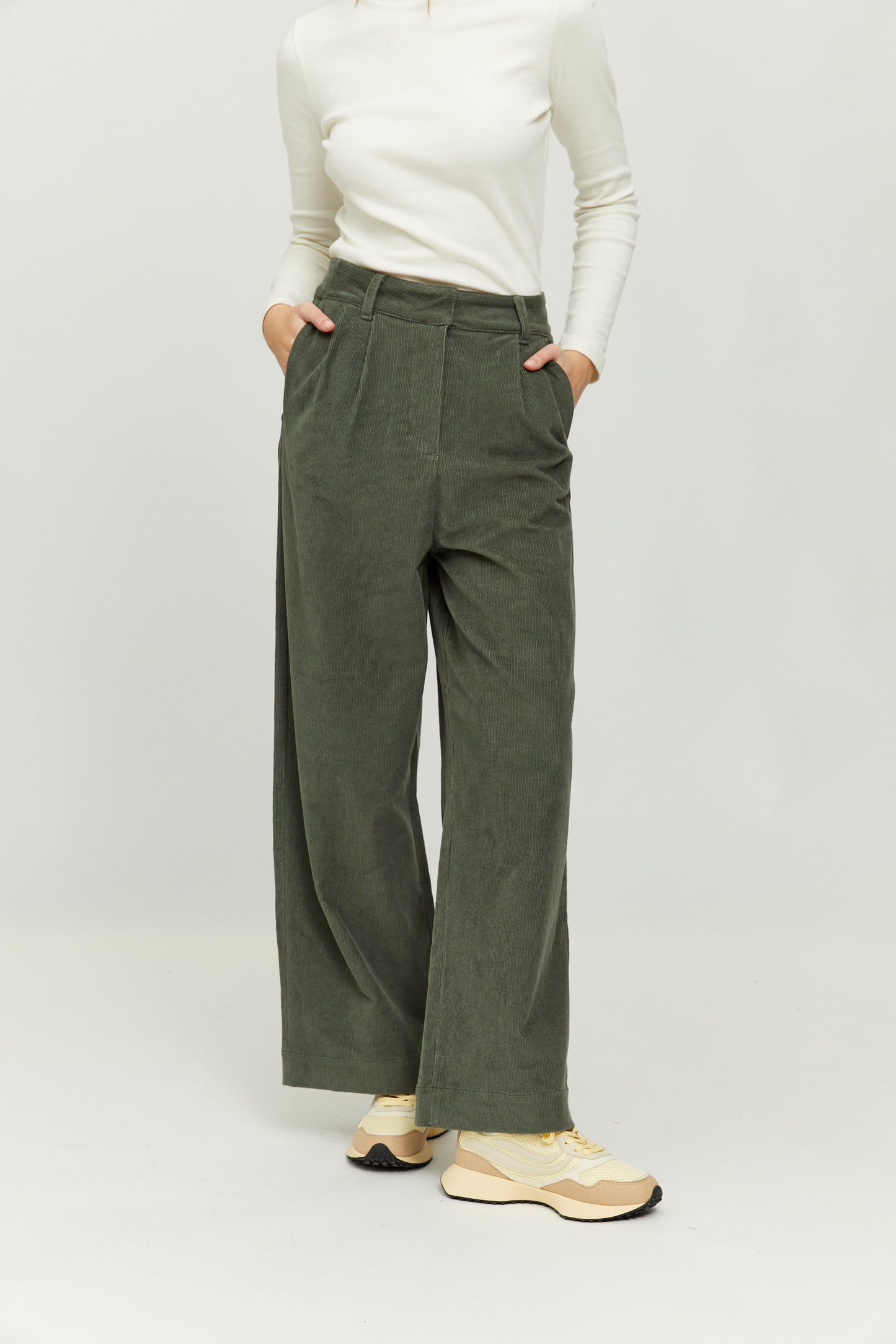 Cordhose Niona in Thyme