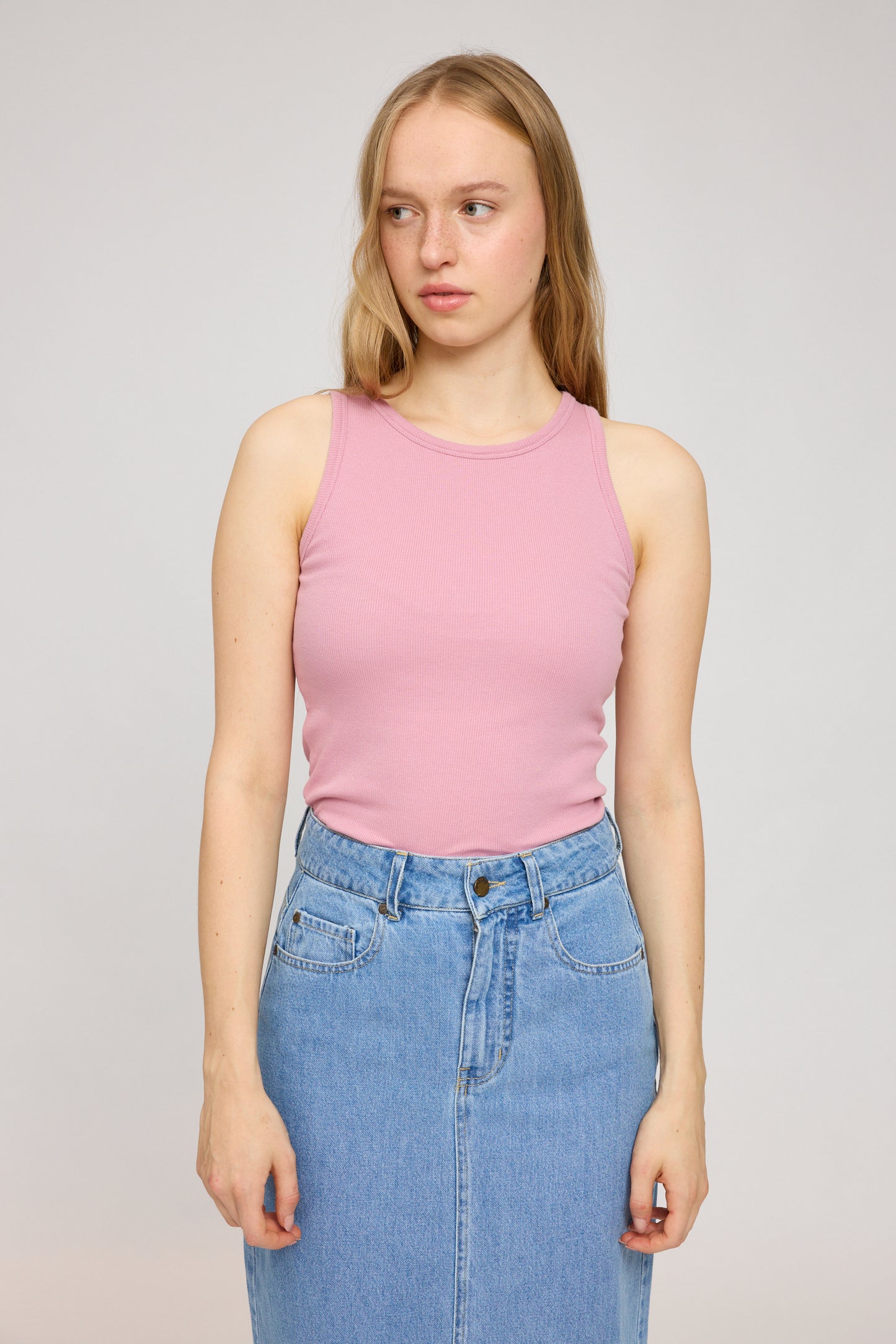 Ribbed Tank Top in Powder Rose von Mazine