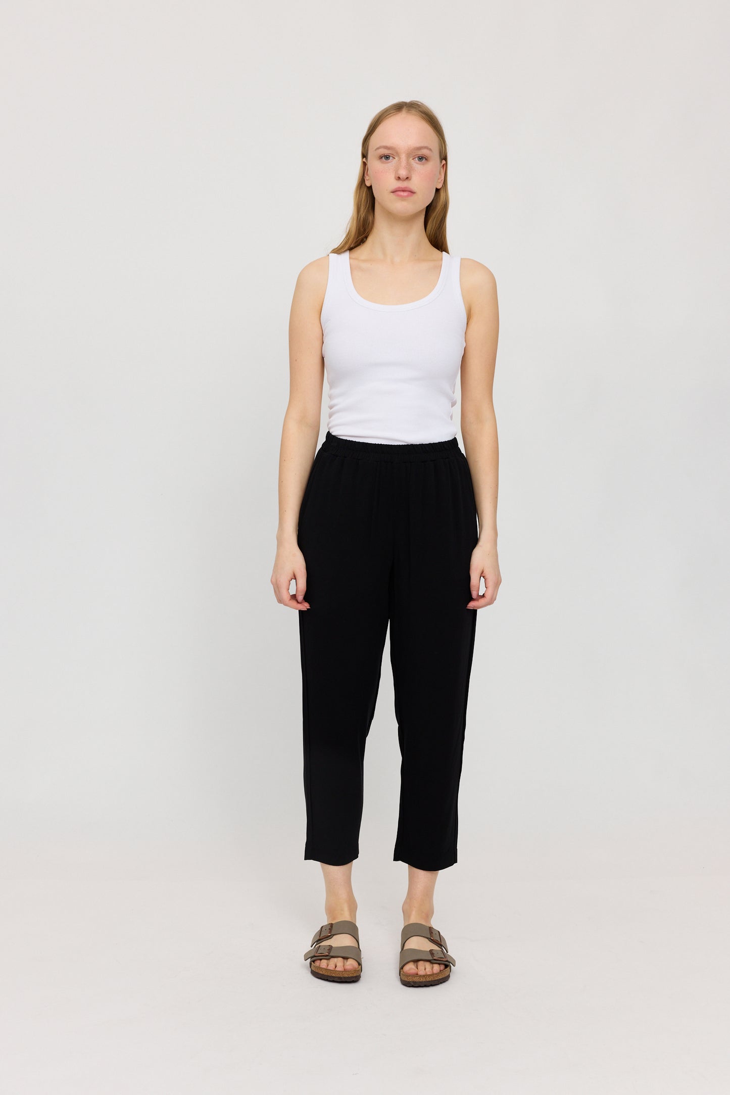 Sommerhose mit geradem Bein in Schwarz von Mazine