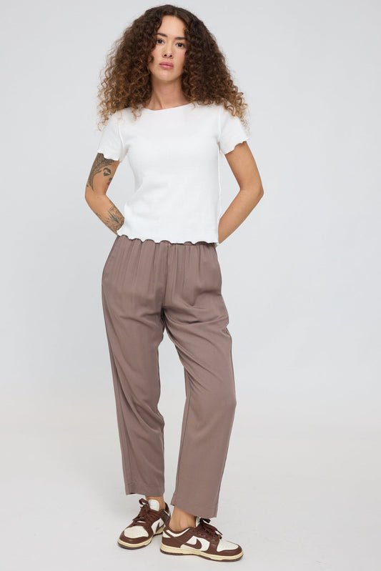 Sommerhose mit geradem Bein in Graubraun von Mazine