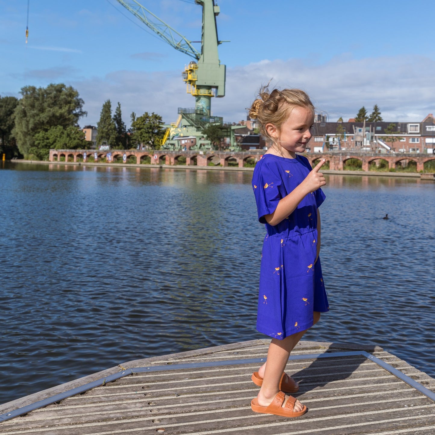 Sommerkleid mit Strandläufer auf wunderschönem Blau von Baba