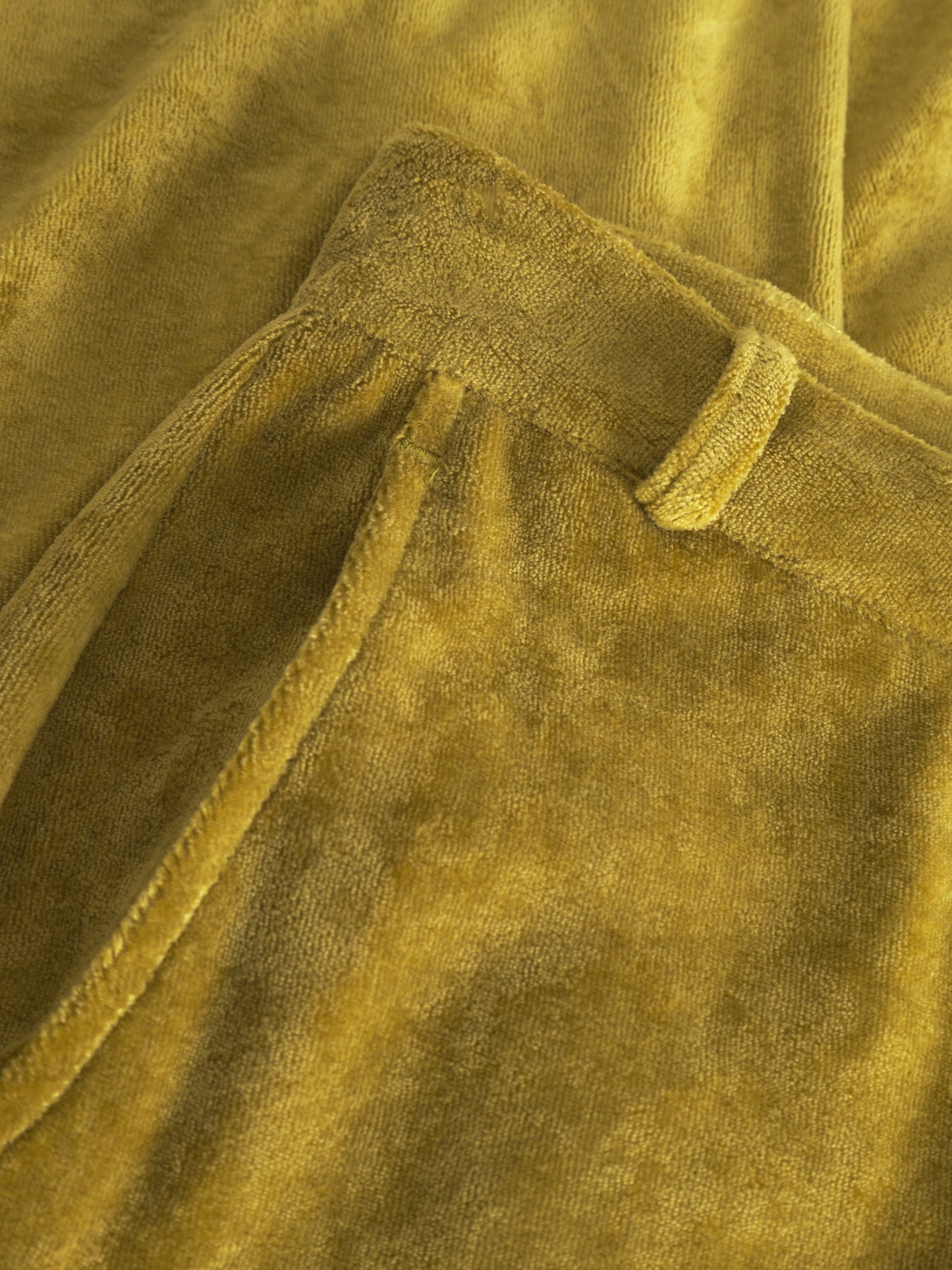 Velours-Hose mit weitem Bein in Gold von Mademoiselle Yéyé
