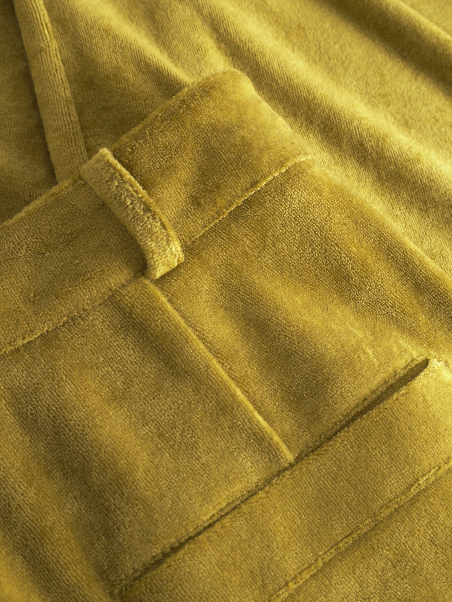 Velours-Hose mit weitem Bein in Gold von Mademoiselle Yéyé