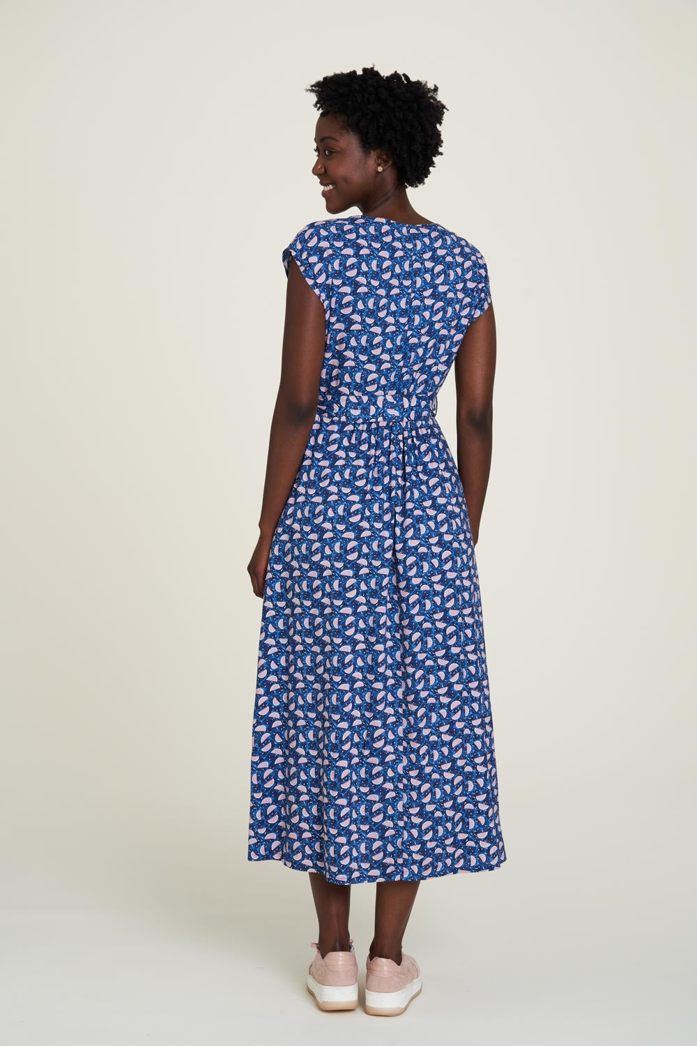 SALE -50%: Langes Ecovero Kleid Fruity von Tranquillo