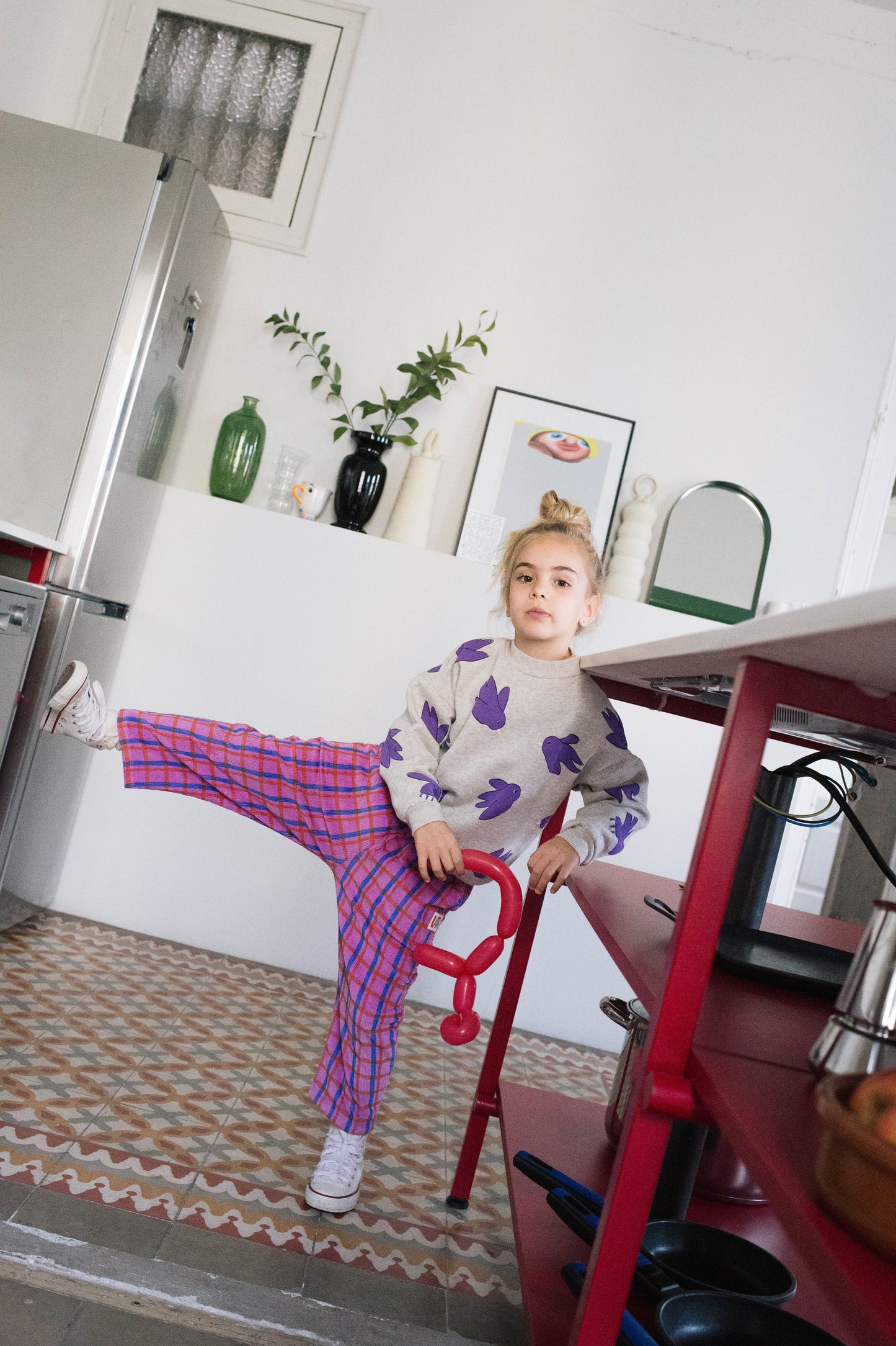 Sweatshirt Hellgrau mit violetten Vögel von Lötiekids