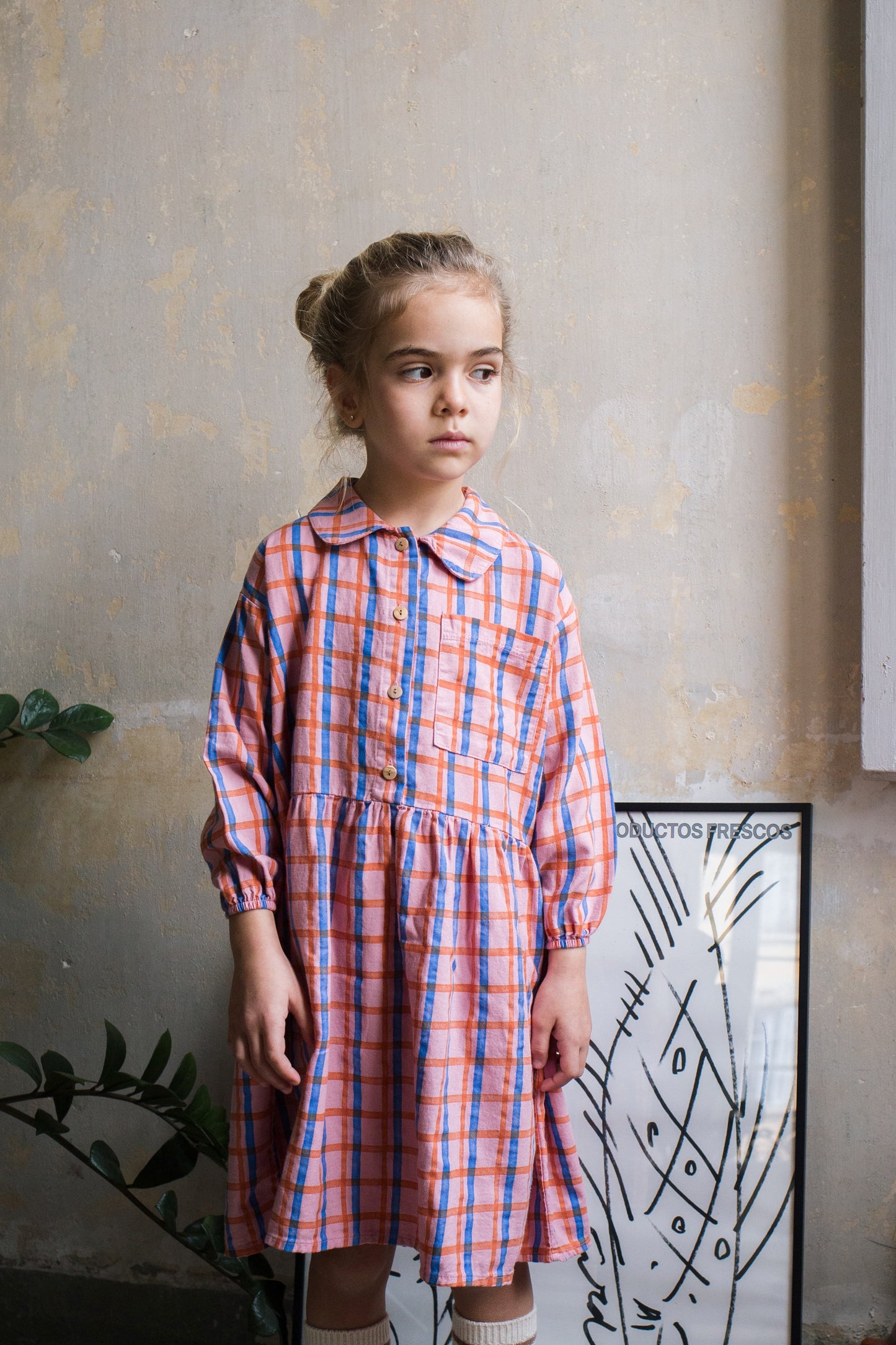 Blusenkleid mit Rastermuster auf Rosa von Lötiekids