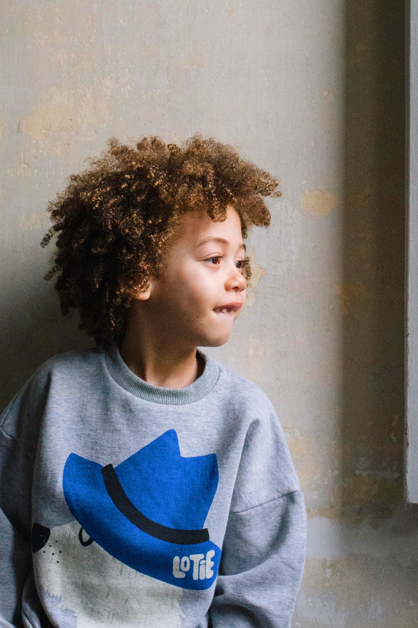 Sweatshirt Mittelgrau mit Eisbär von Lötiekids