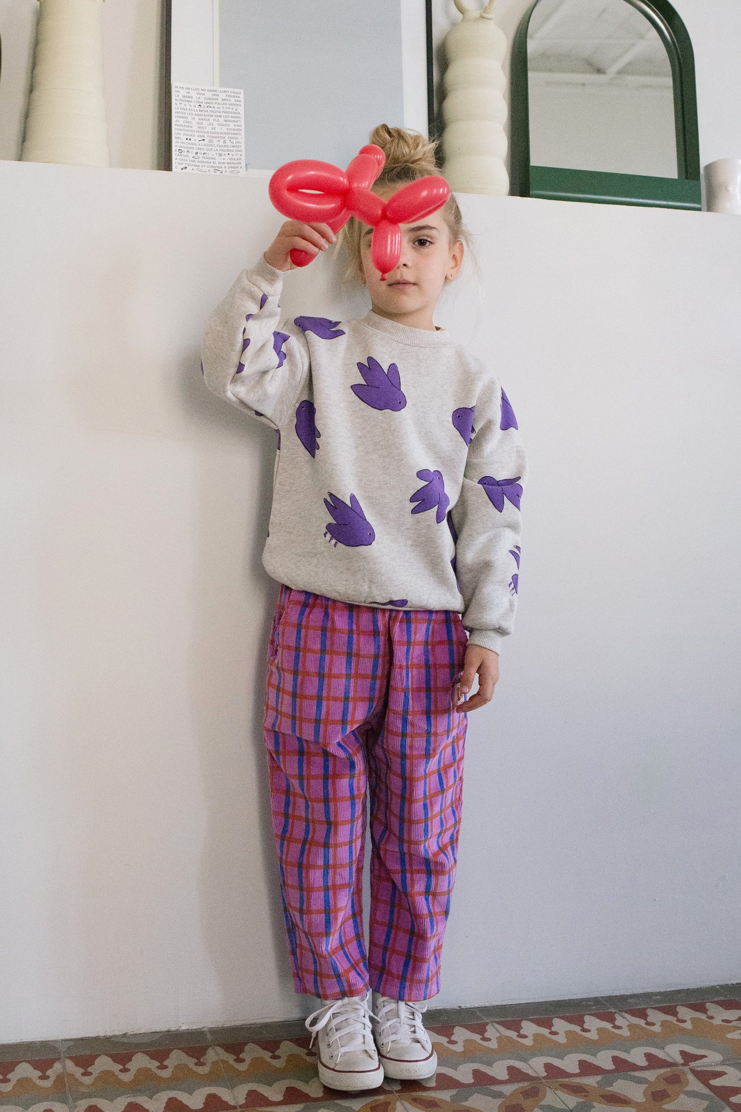 Sweatshirt Hellgrau mit violetten Vögel von Lötiekids