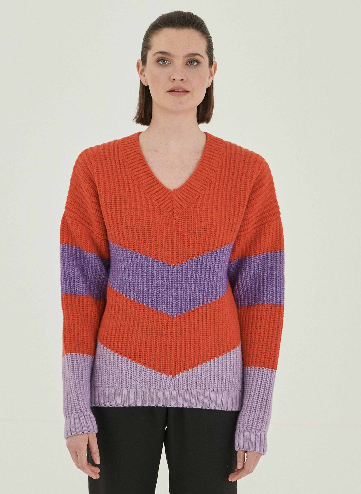 SALE -50%: Woll-Pullover gestrickt in Orangerot/Violet/Lila von Organication