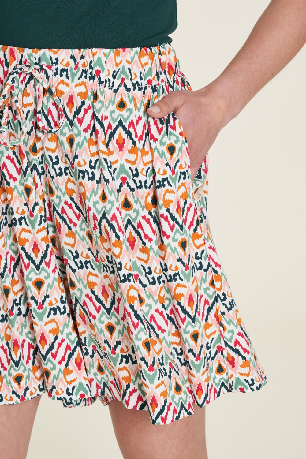 SALE -60%: Shorts mit Ikat-Muster von Tranquillo