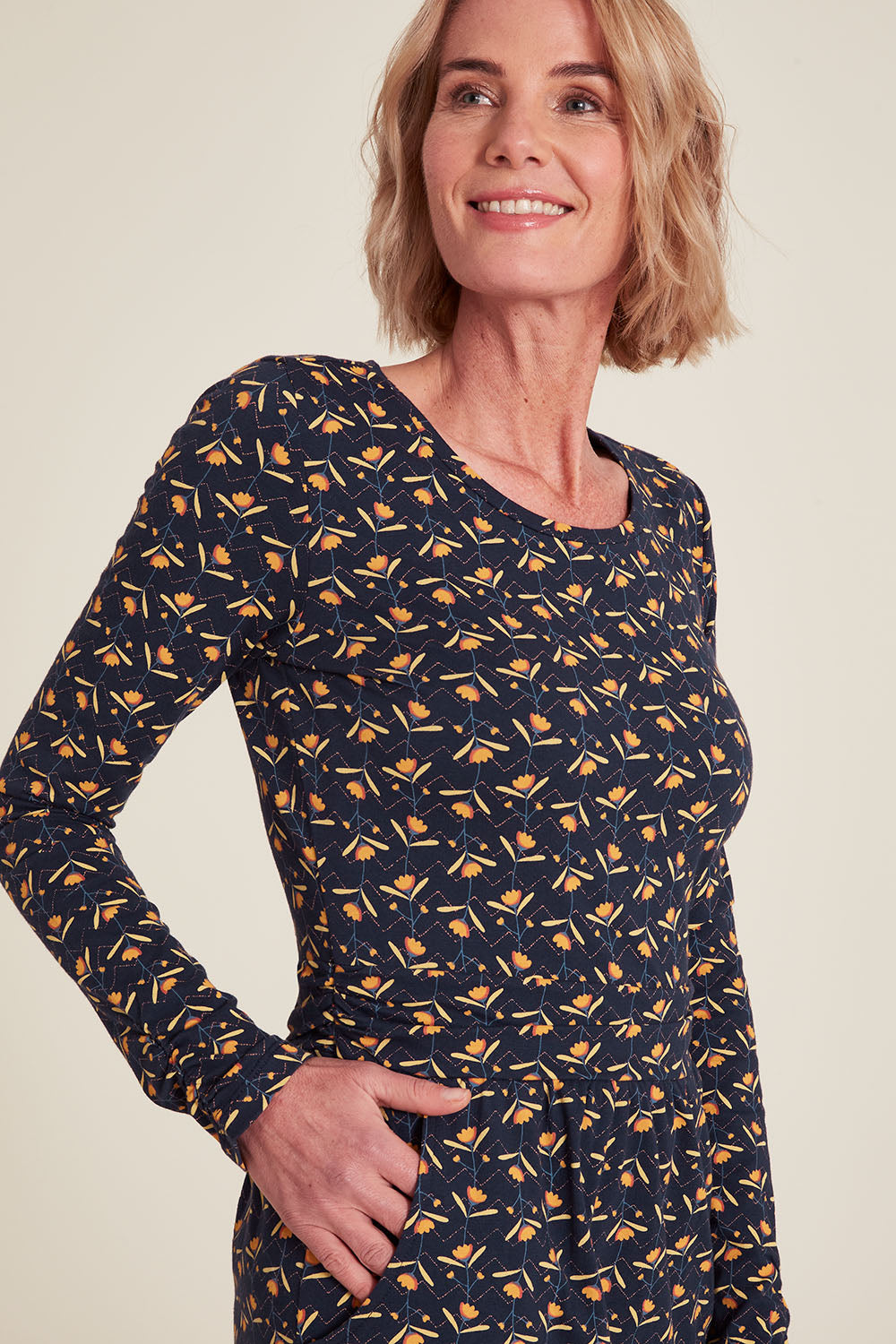 Tailliertes Kleid Garland von Tranquillo