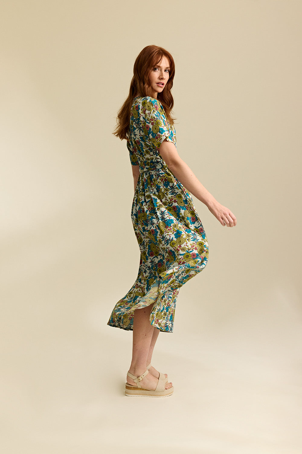 Langes Kleid mit Blumenbouquet von Tranquillo