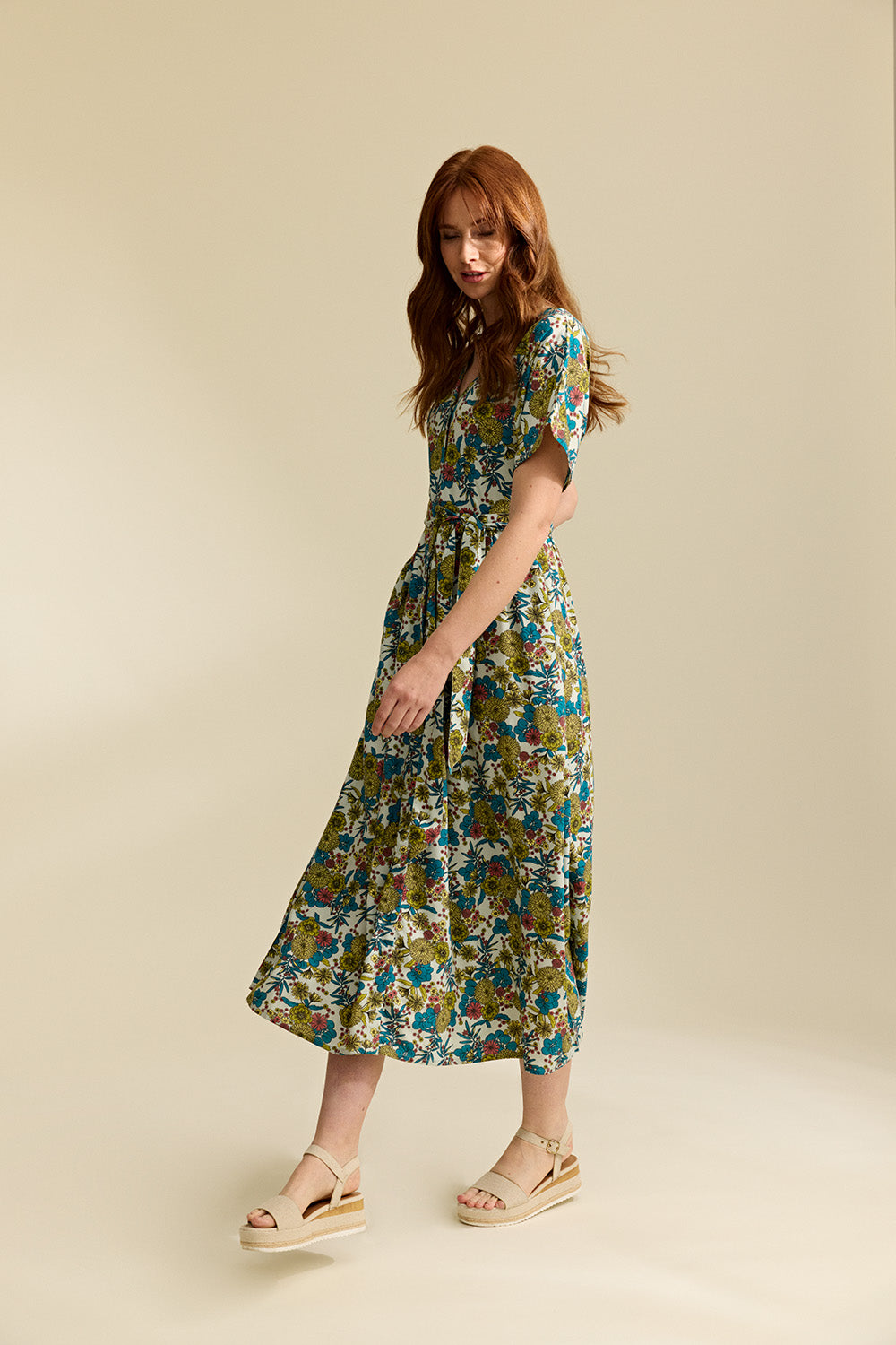 Langes Kleid mit Blumenbouquet von Tranquillo