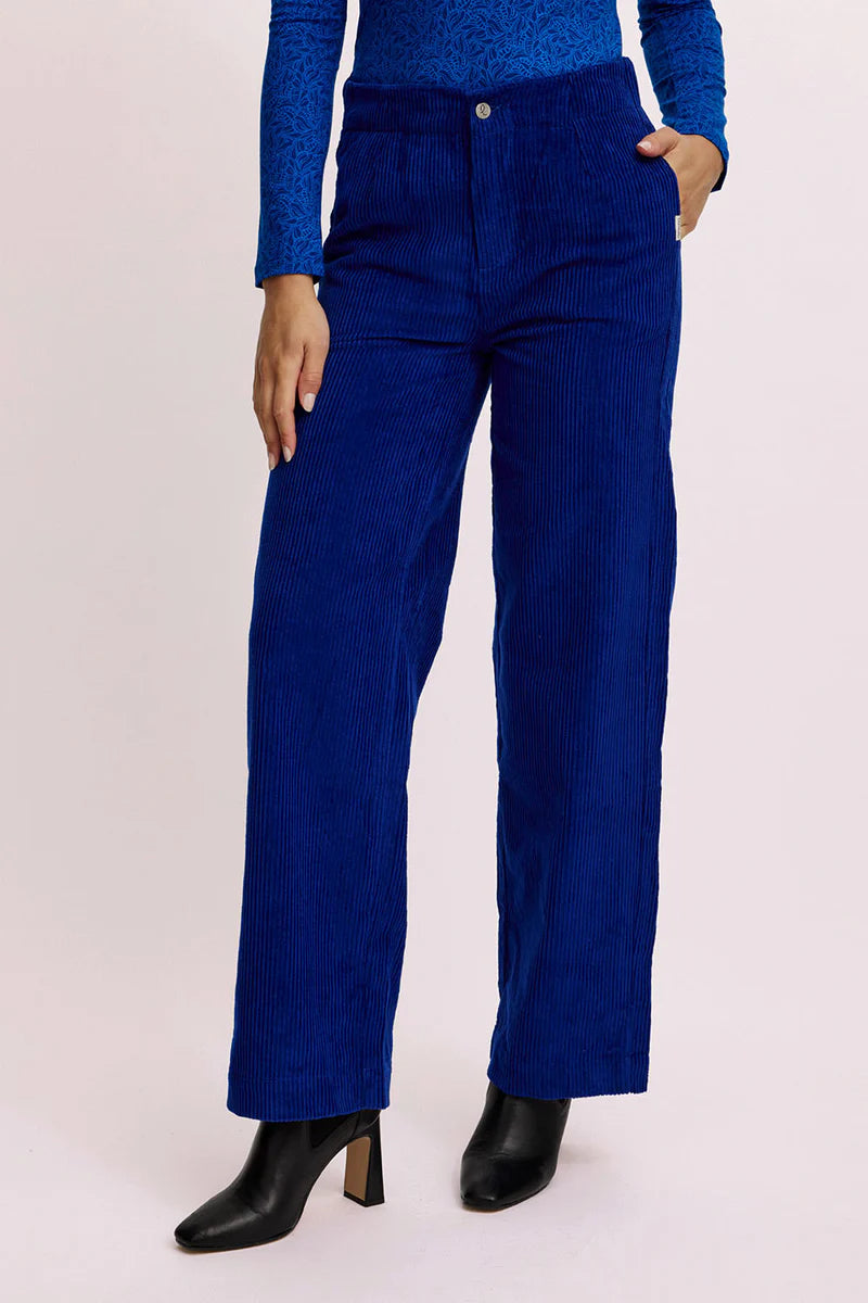 Cord-Hose in Tintenblau von Tranquillo