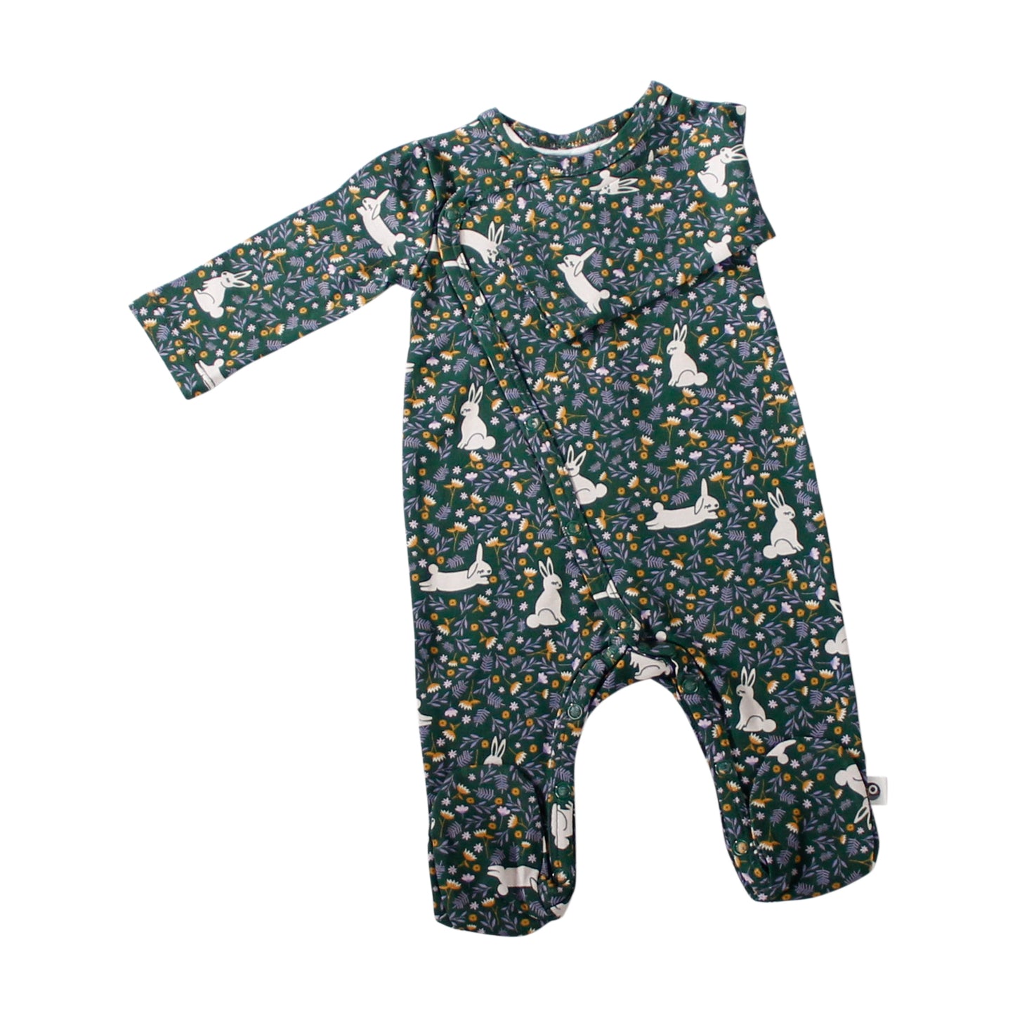 Babypyjama in Wickeloptik mit Wiese und Hasen von Onolulu
