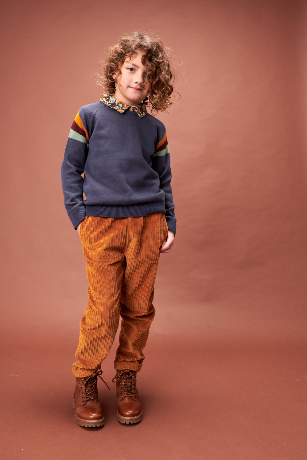 Pullover in Ombre Blue mit Farbelementen