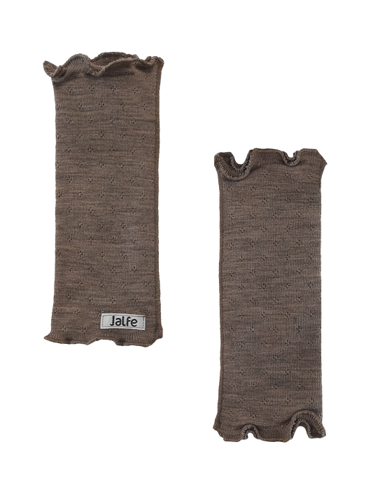 Pulswärmer mit Löchli-Muster in wood von Jalfe