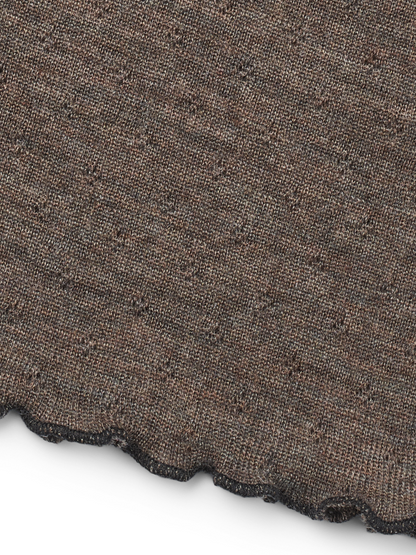 Dreieckstuch mit Löchli-Muster in Wood Melange