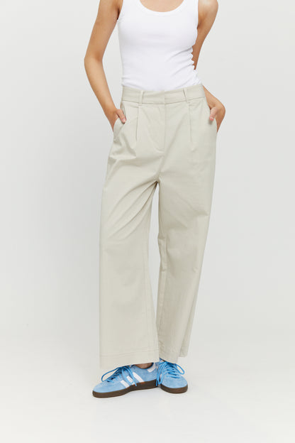 SALE: Sommerhose mit Bundfalten in Eggshell von Mazine