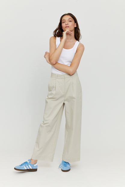 SALE: Sommerhose mit Bundfalten in Eggshell von Mazine