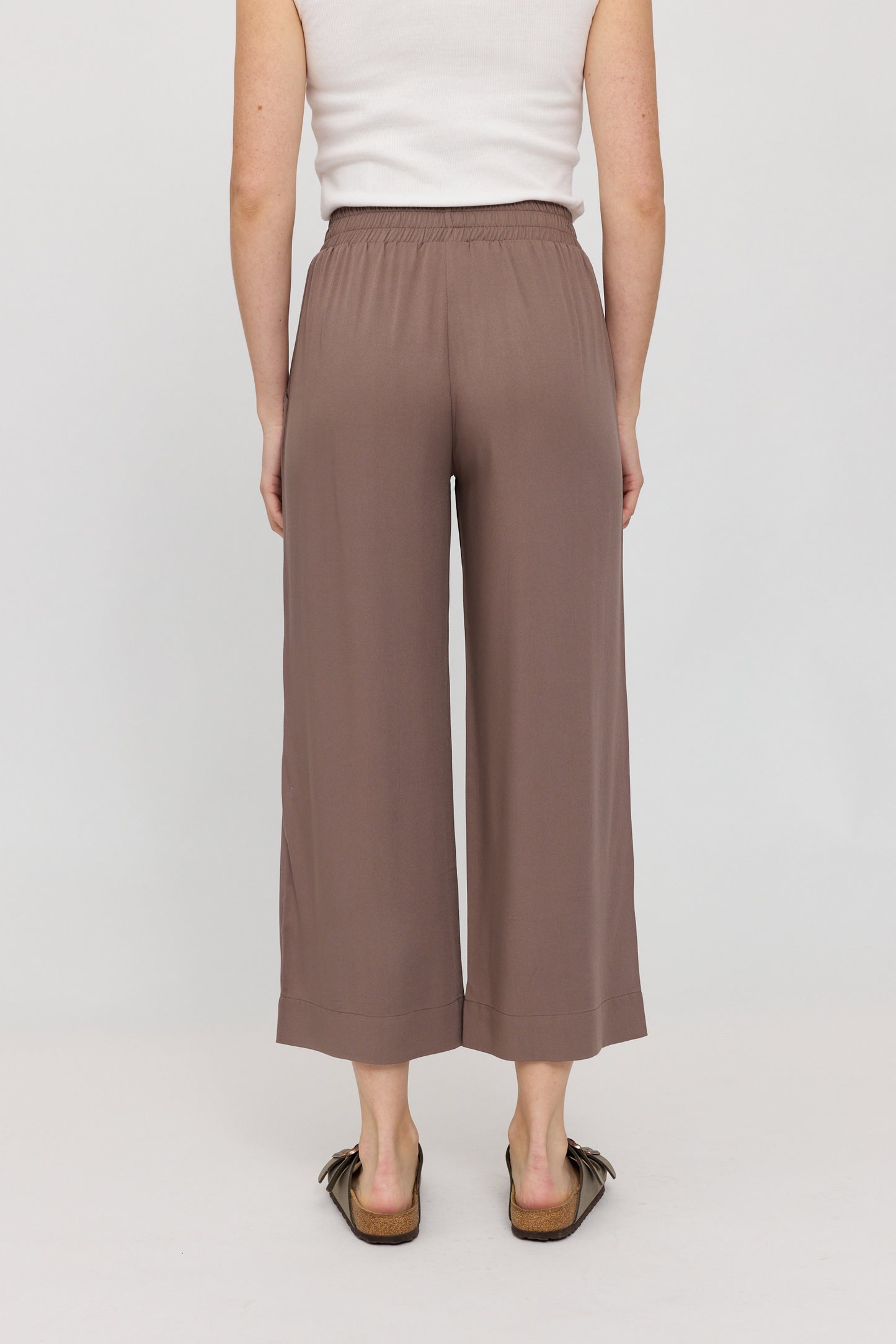 Sommerhose mit weitem Bein in Graubraun von Mazine