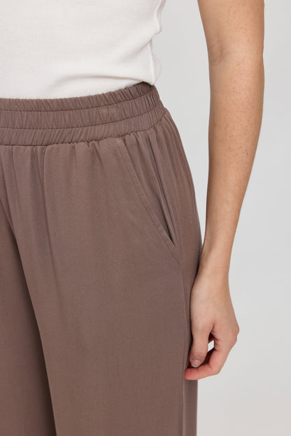 Sommerhose mit weitem Bein in Graubraun von Mazine