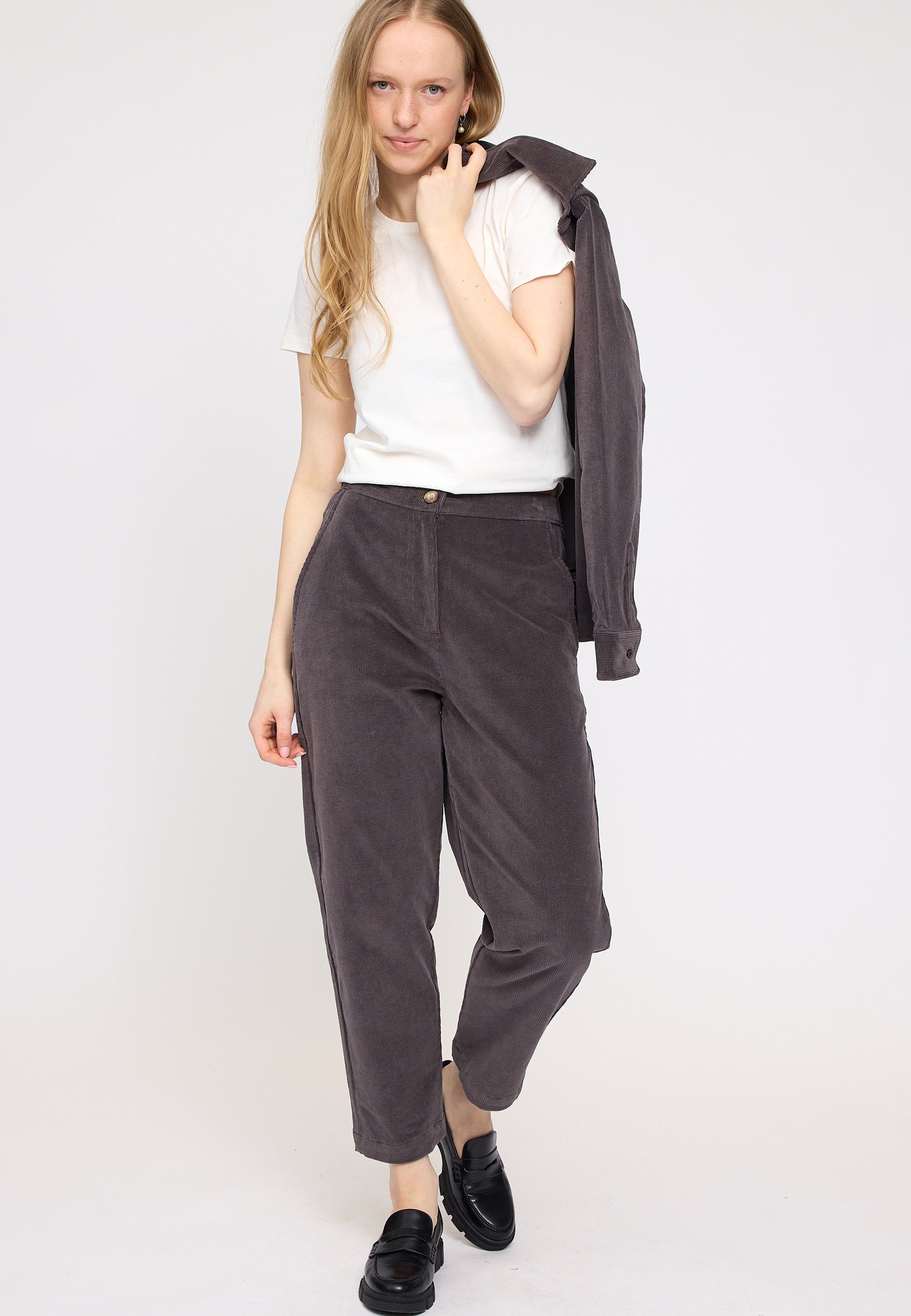 Cordhose in Braun von Mazine
