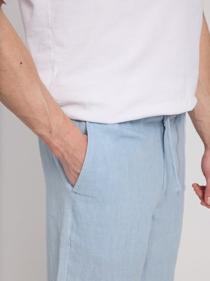 Leinen-Shorts in Hellblau von Mazine