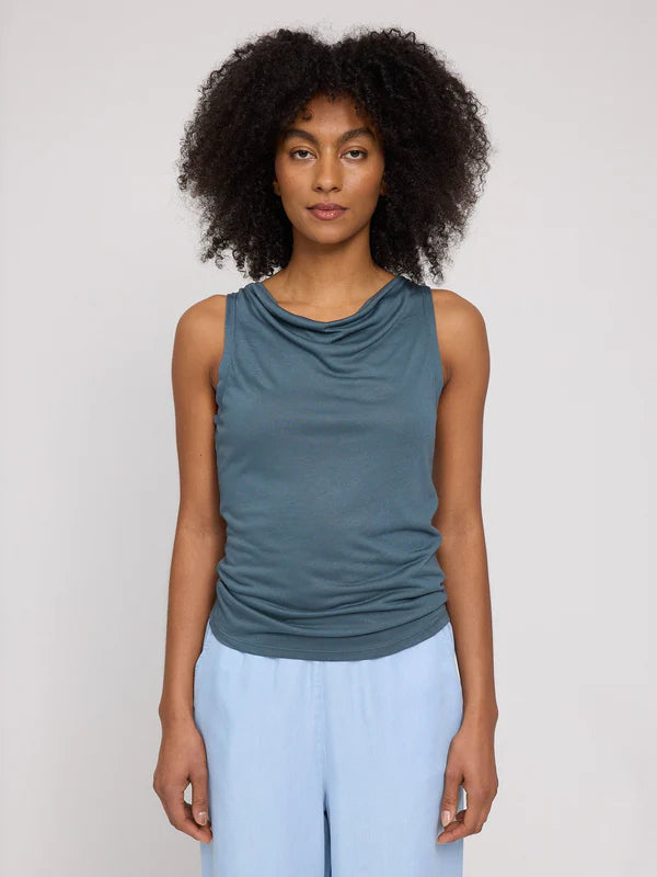 Wasserfall T-shirt aus Ecovero in steel blue von Mazine