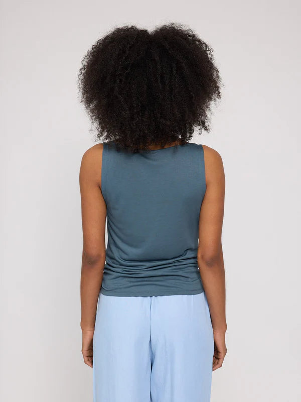 Wasserfall T-shirt aus Ecovero in steel blue von Mazine