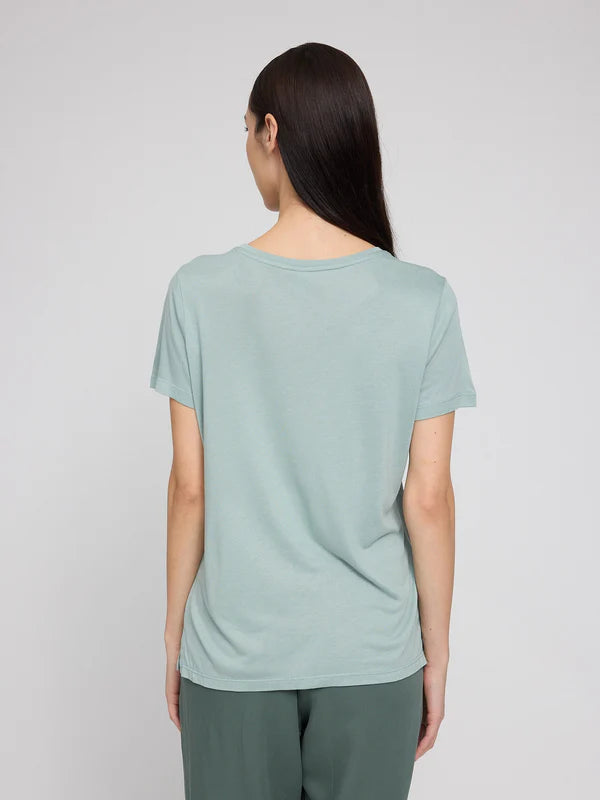 T-shirt aus Ecovero in pale aqua von Mazine