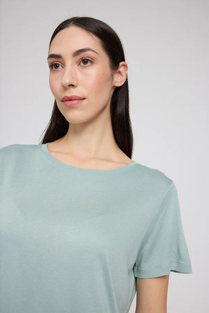 T-shirt aus Ecovero in pale aqua von Mazine