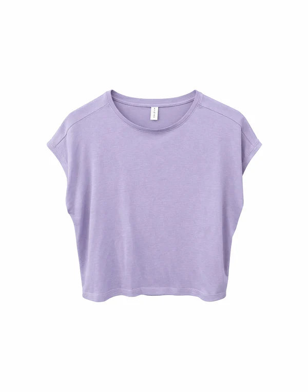 T-shirt Cropped aus Ecovero in faded lavender von Mazine