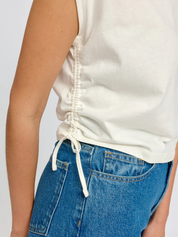 T-shirt mit Raffung in offwhite von Mazine