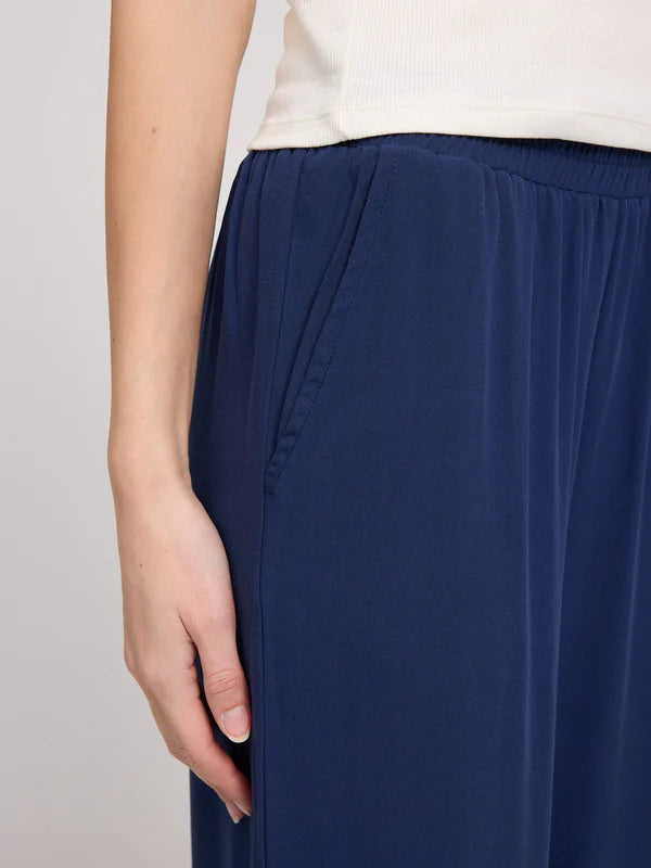 Sommerhose mit weitem Bein in Indigo von Mazine