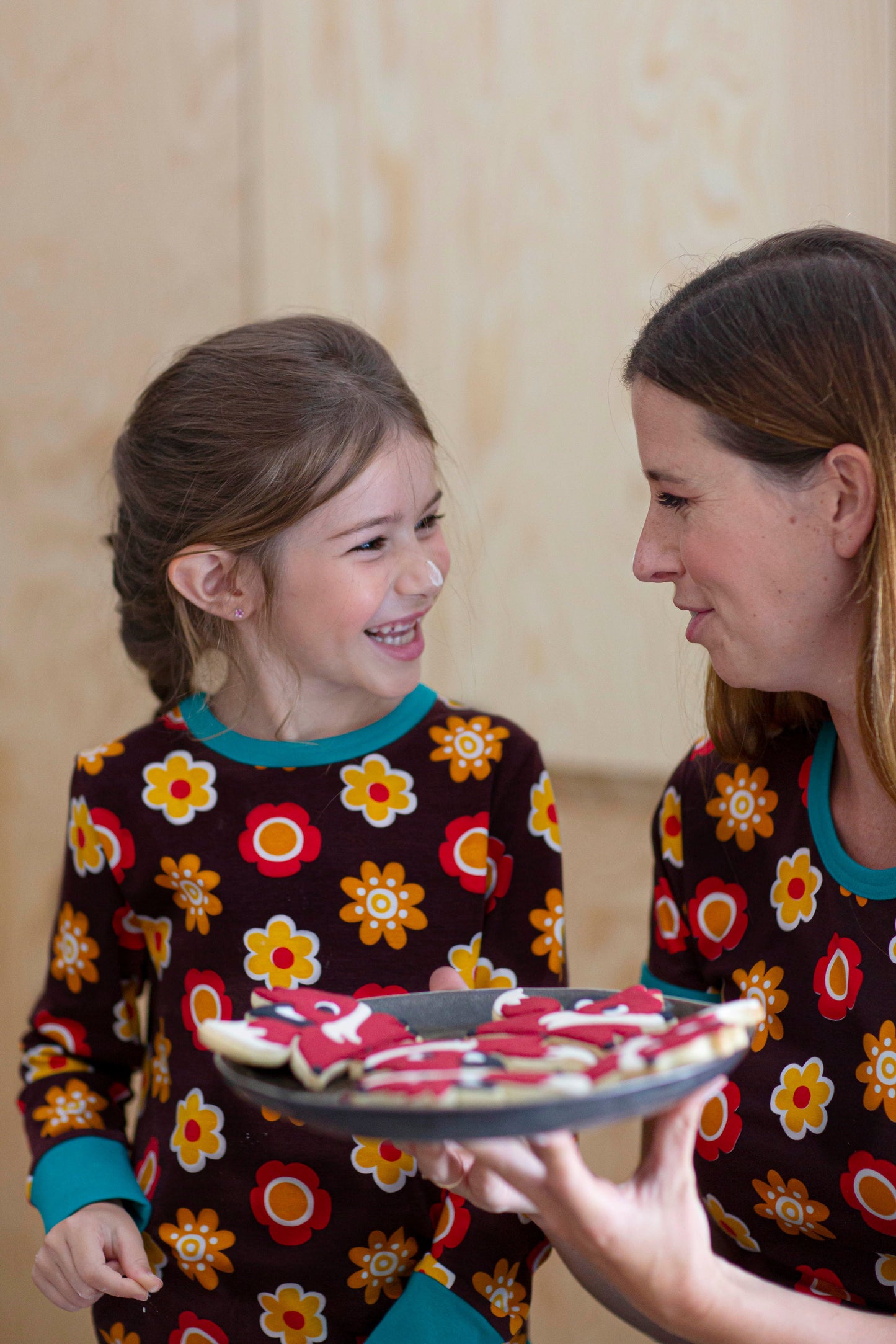 SALE: Onesie mit Blumen von Maxomorra
