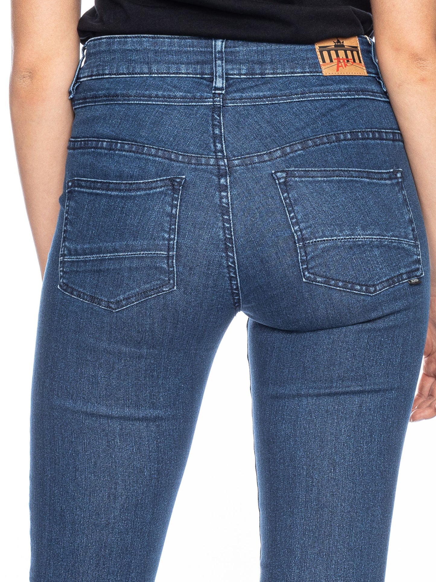 Skinny Bio-Jeans in Blau-Used von ATO Berlin (bis Länge 34)