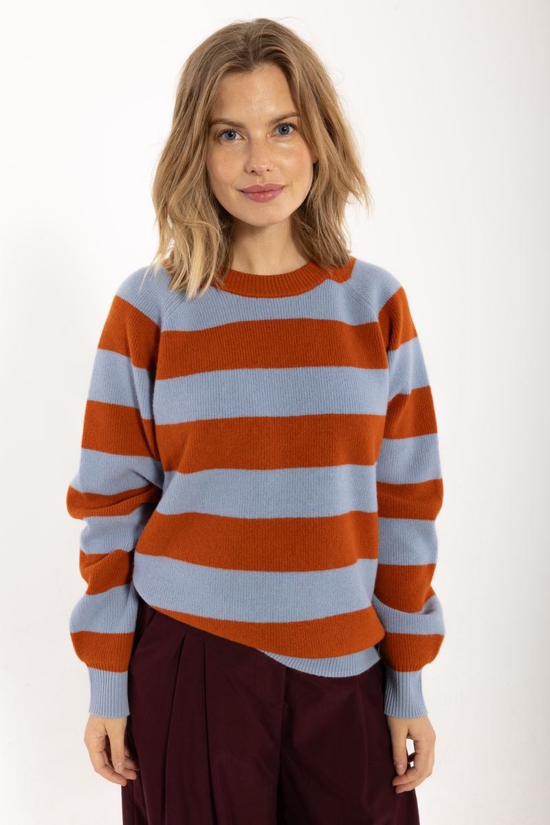 Woll-Pullover gestreift in Porcelaine/Chili von Danefae