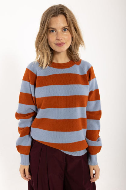 Woll-Pullover gestreift in Porcelaine/Chili von Danefae