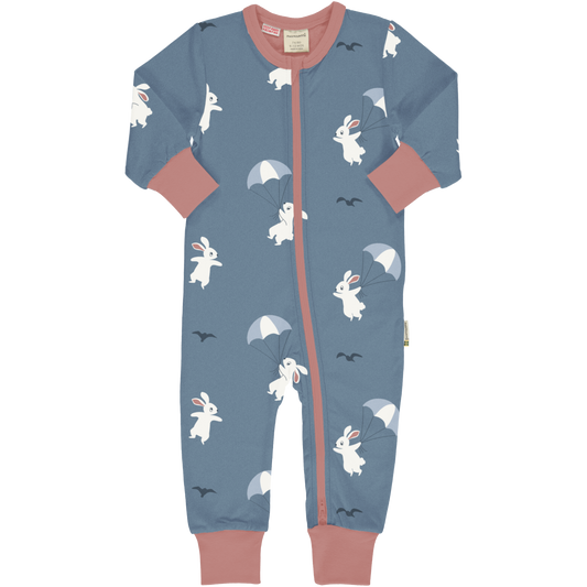 Baby-Pyjama mit Häsli von Maxomorra