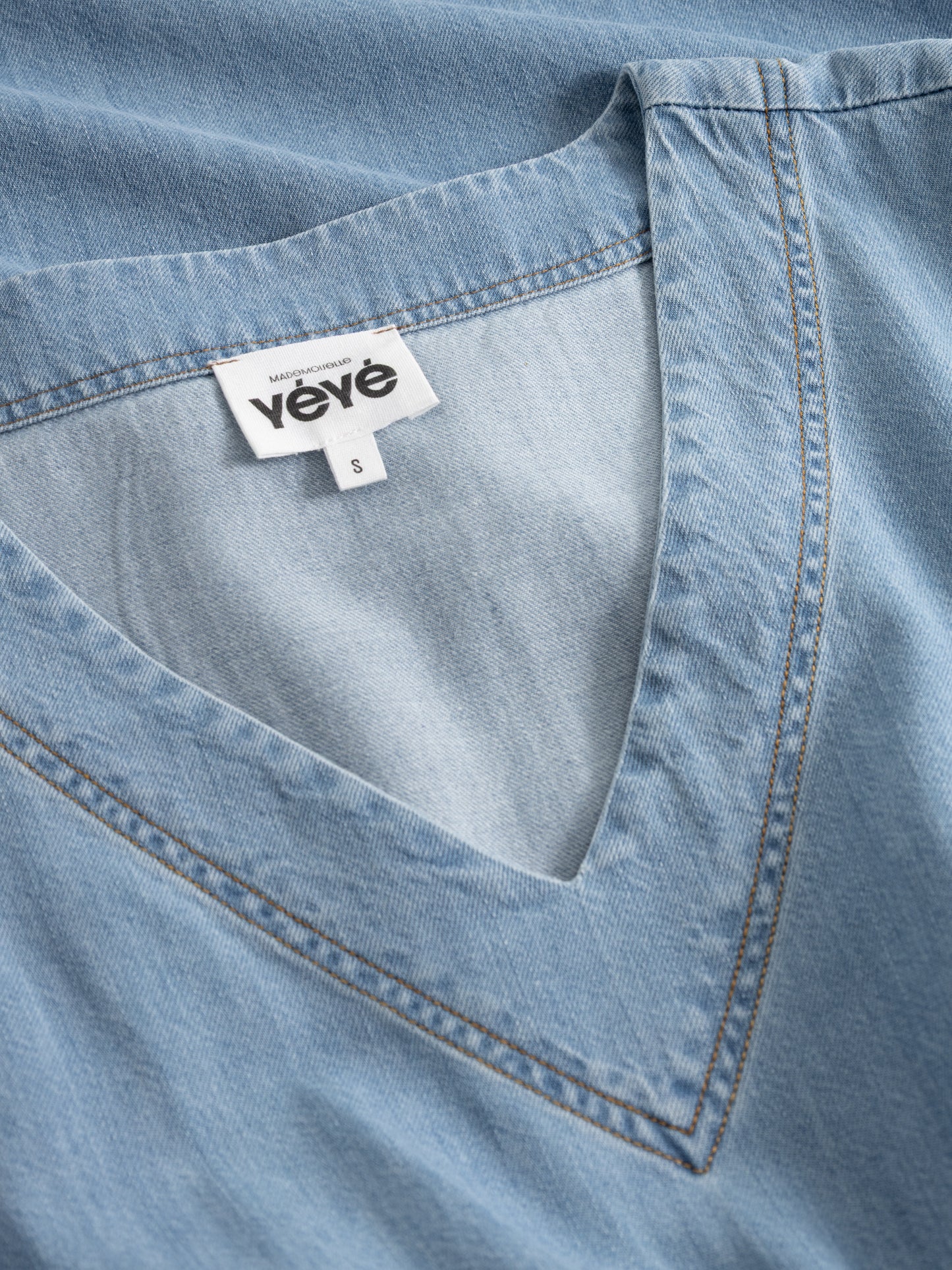 Sommerkleid in hellem Denim von Mademoiselle Yéyé