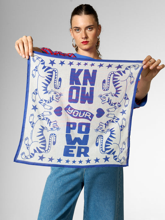 Tuch "Know your power" von Mademoiselle Yéyé