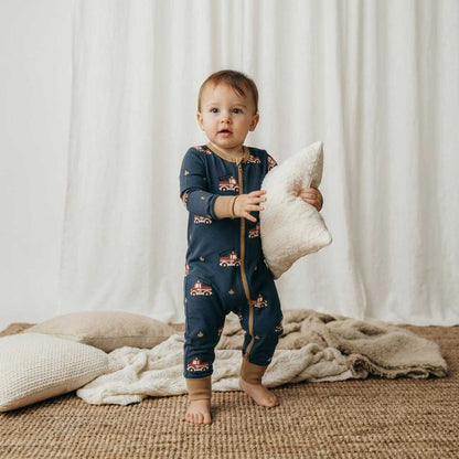 Baby-Pyjama mit Feuerwehr von Maxomorra